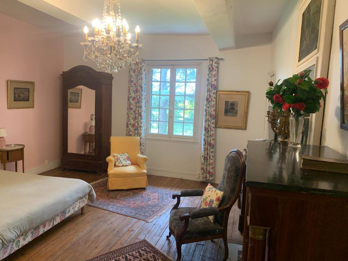 Le Manoir Des Breholles Bed & Breakfast Goustranville Exterior photo