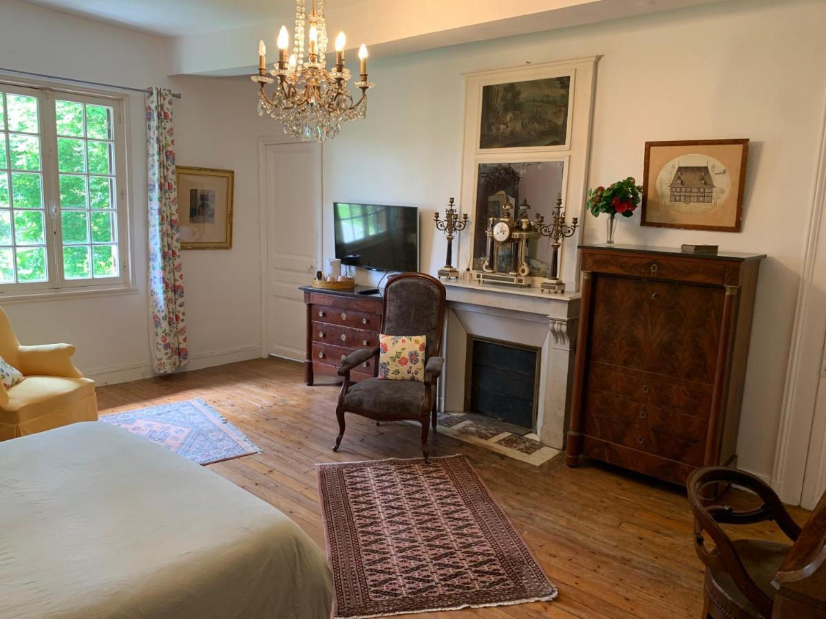 Le Manoir Des Breholles Bed & Breakfast Goustranville Exterior photo