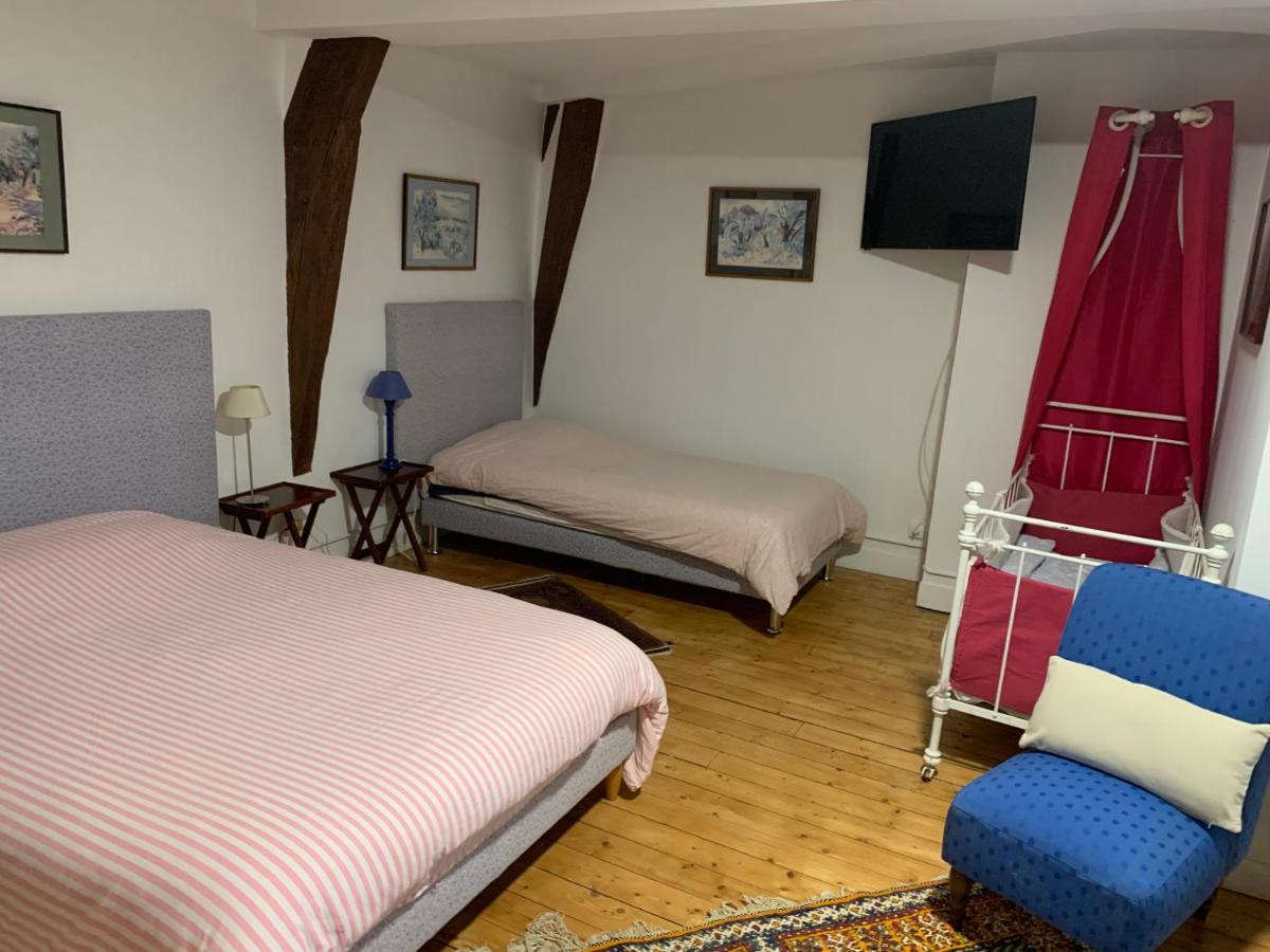 Le Manoir Des Breholles Bed & Breakfast Goustranville Exterior photo