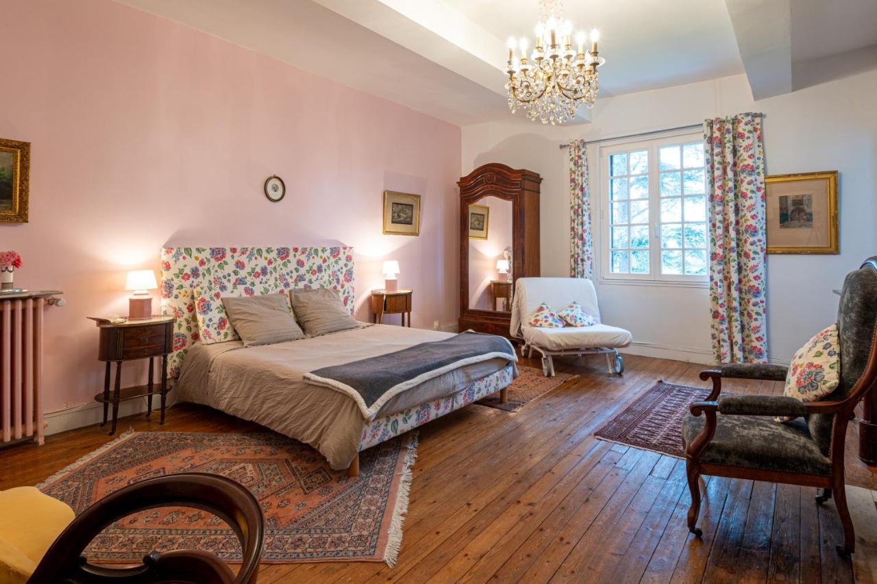 Le Manoir Des Breholles Bed & Breakfast Goustranville Exterior photo
