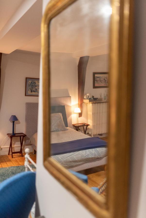 Le Manoir Des Breholles Bed & Breakfast Goustranville Exterior photo