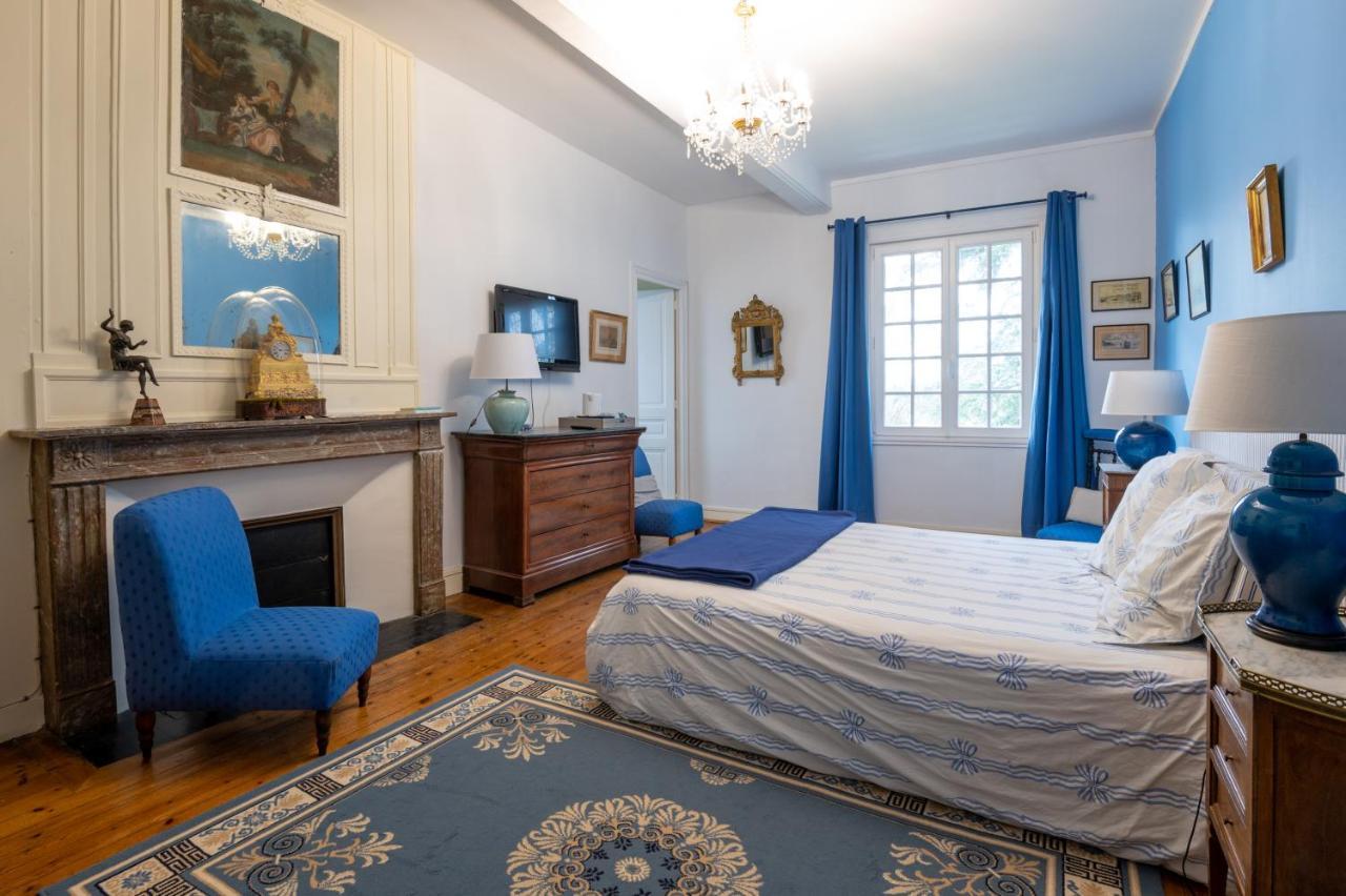 Le Manoir Des Breholles Bed & Breakfast Goustranville Exterior photo