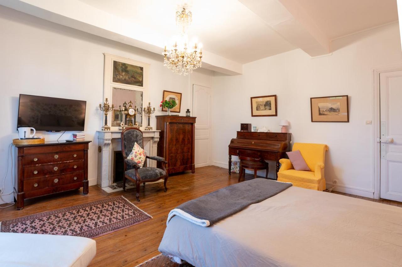 Le Manoir Des Breholles Bed & Breakfast Goustranville Exterior photo