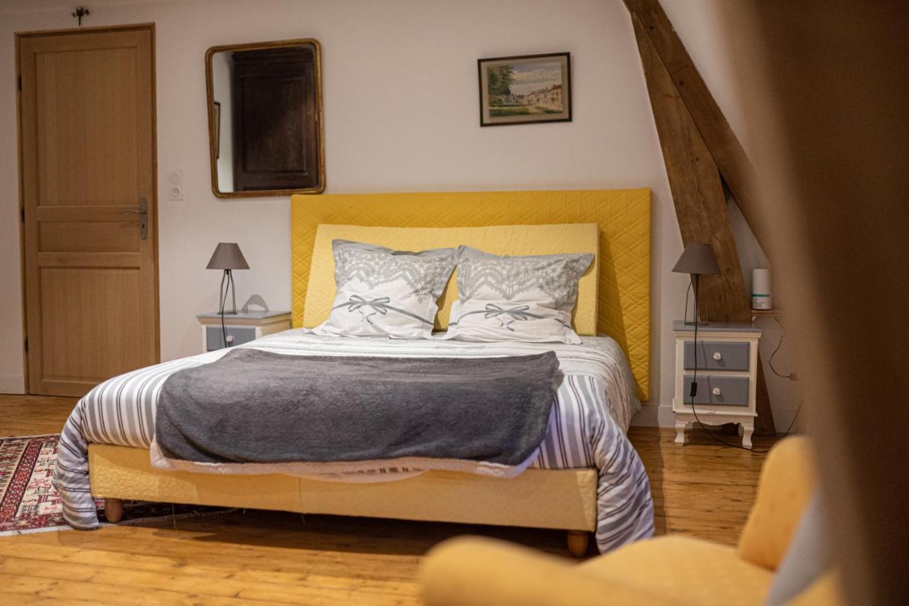 Le Manoir Des Breholles Bed & Breakfast Goustranville Exterior photo